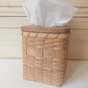 VTG cottagecore tissue basket wood top